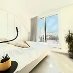 Apartment Molo Roof: Stylish Marina View Penthouse In